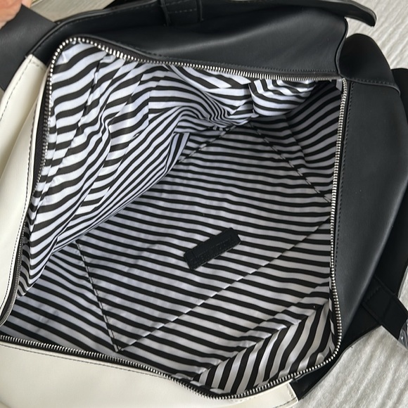 NWT Dolls Kill Trickz N Treatz A Grin that Glowz Mega Tote - Picture 11 of 14